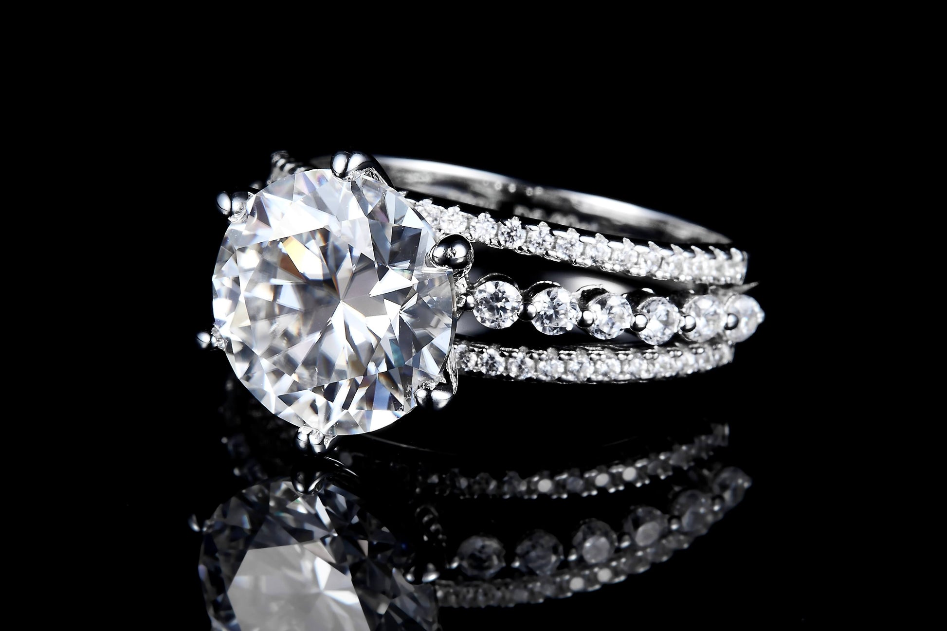 5 CT. round Moissanite Ring Real shot IMG 2
