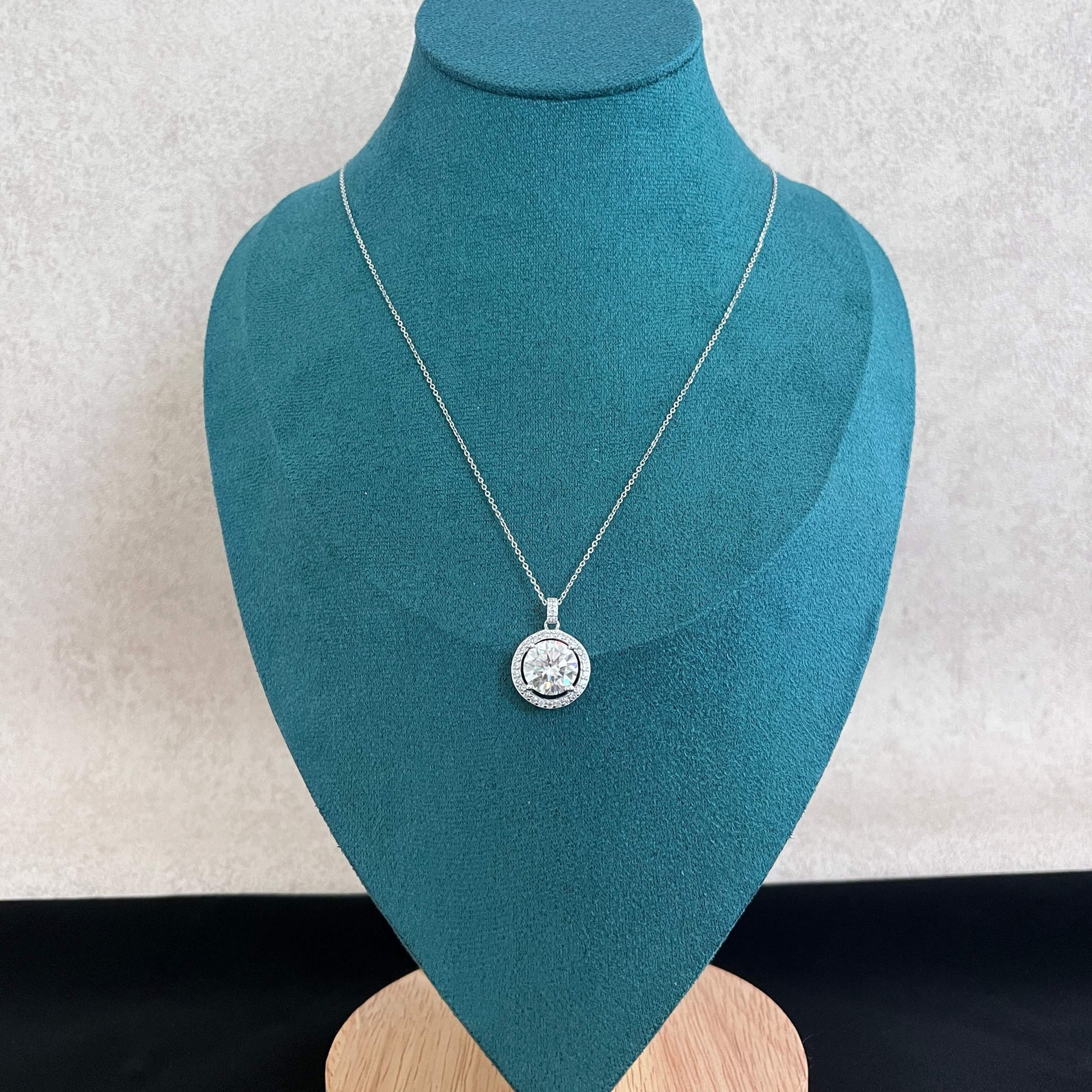 5 CT. round Moissanite Necklace Real shot IMG 5