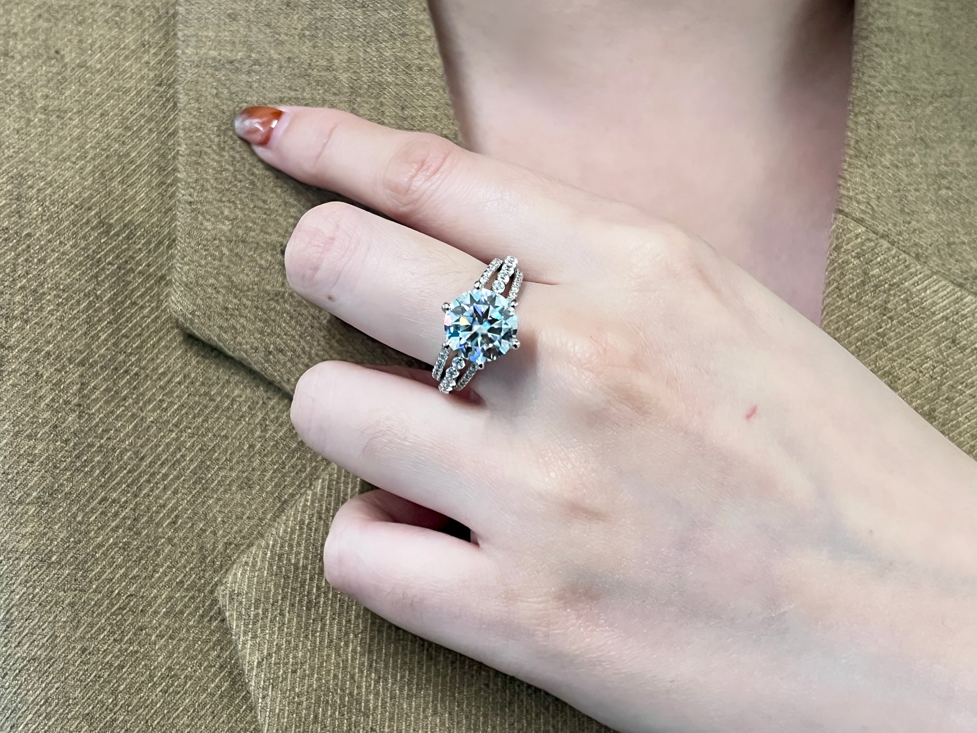 5 CT. round Moissanite Ring on hand Real shot IMG 3