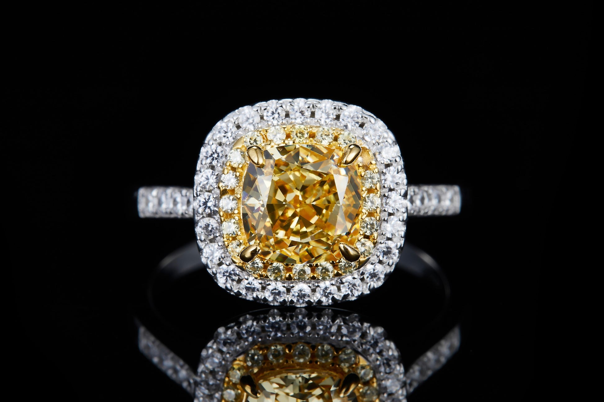 2 CT. cushion zircon Ring IMG 2