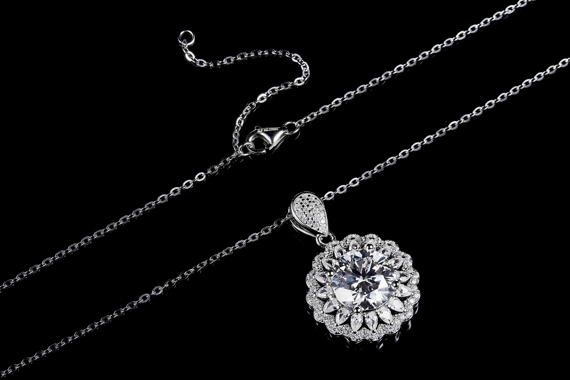 5 CT. round Moissanite Necklace Real shot IMG 3