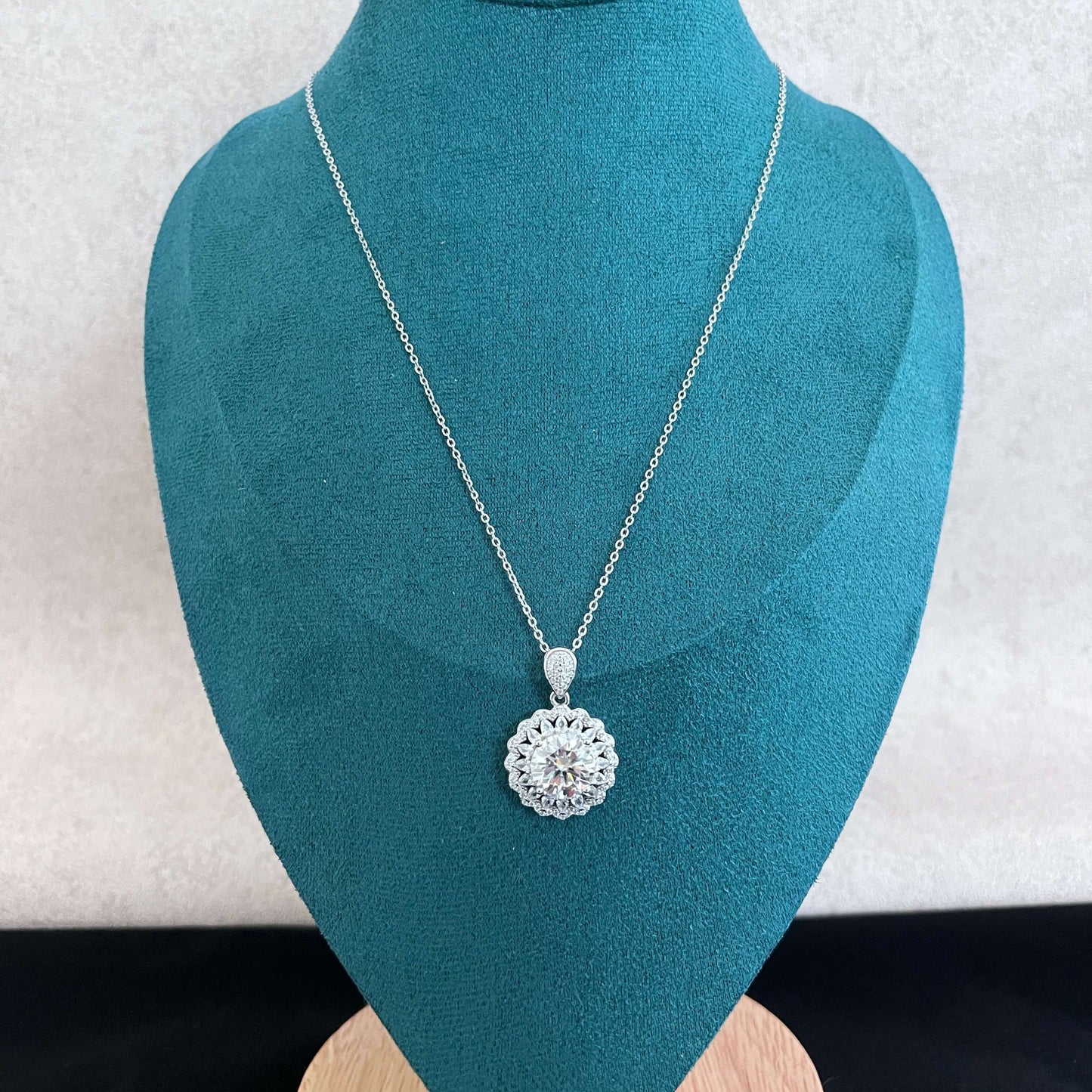 5 CT. round Moissanite Necklace Real shot IMG 5